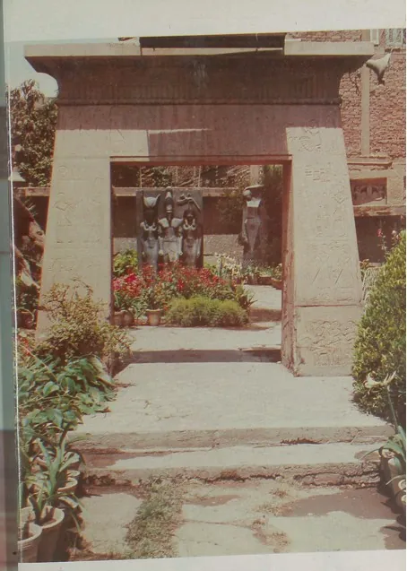 Mykerinos Triad, Historical photograph from the sculpture garden